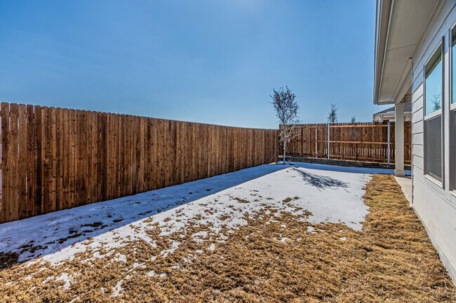 Building Photo - 801 Leavenworth Dr