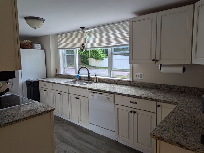 Building Photo - 95 Providence St