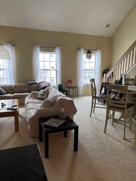 Living room - 1105 Freesia Ct