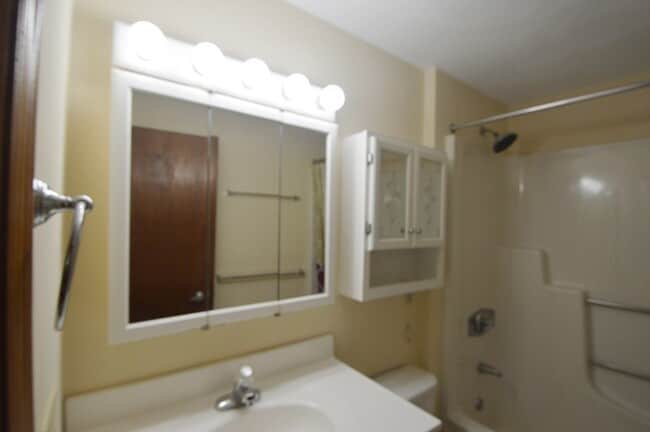 Building Photo - Holden Condo: 1 Bed 1 Bath
