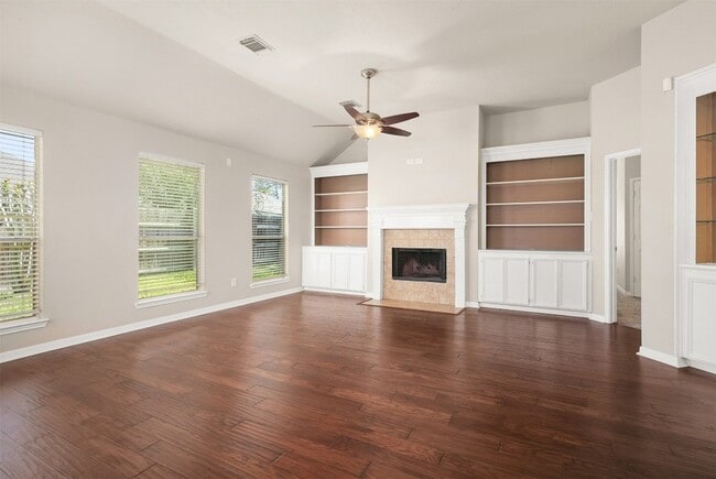 Building Photo - 3715 Crescent Dr