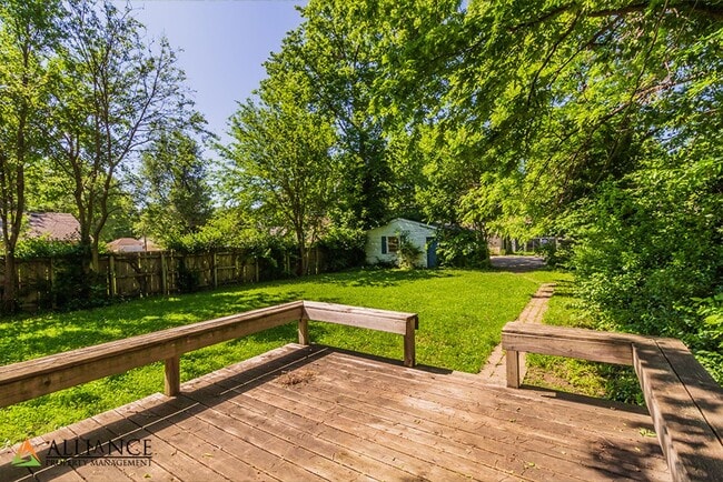 Building Photo - Detached Two Stall Garage!