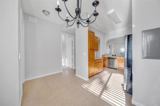 Building Photo - 3500 Oaks Clubhouse Dr