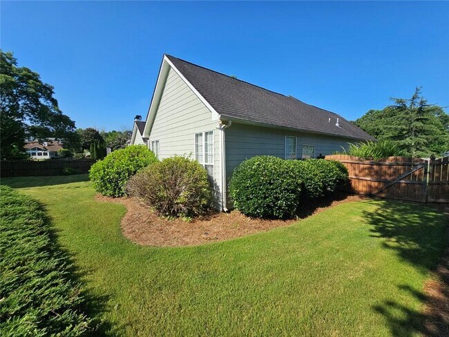 Building Photo - 1550 Argonne Ln
