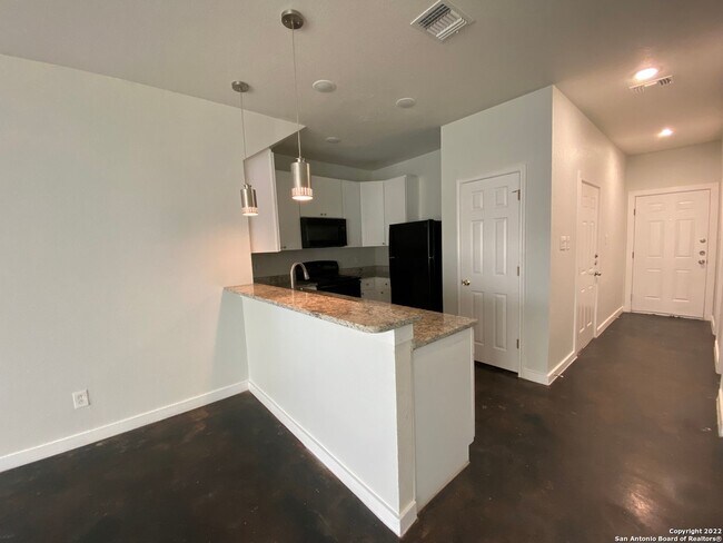 Building Photo - 6938 Crestway Rd