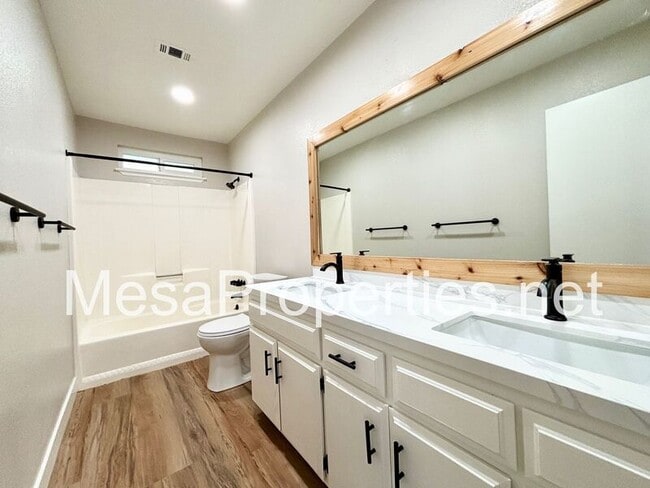 Building Photo - 7095 Lyons Ave