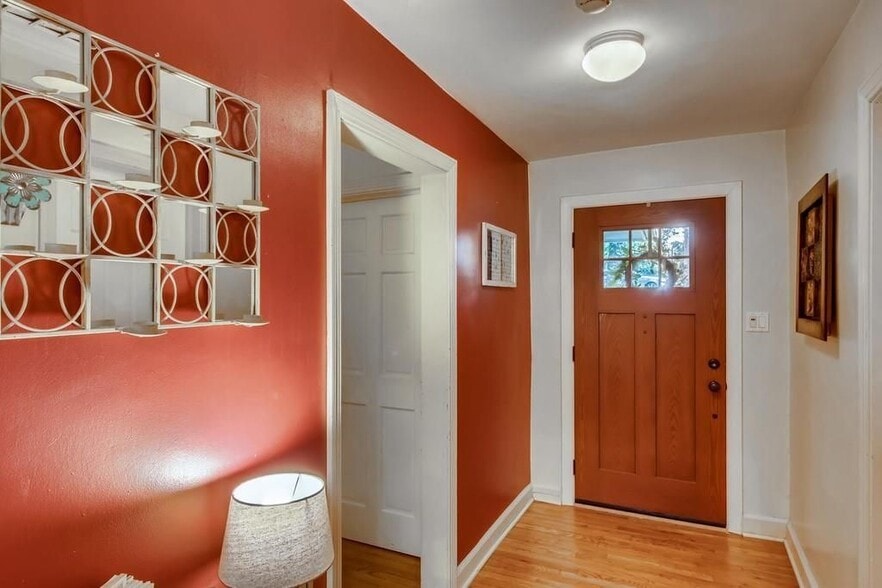 Building Photo - 2050 Sylvania Dr