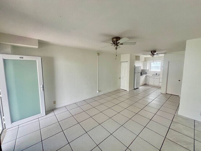 Building Photo - Excellent location in the heart of south b...