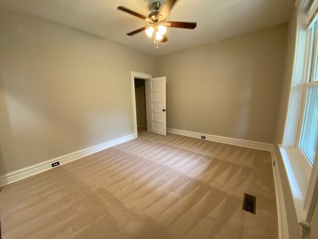 Building Photo - 6024 McPherson Ave