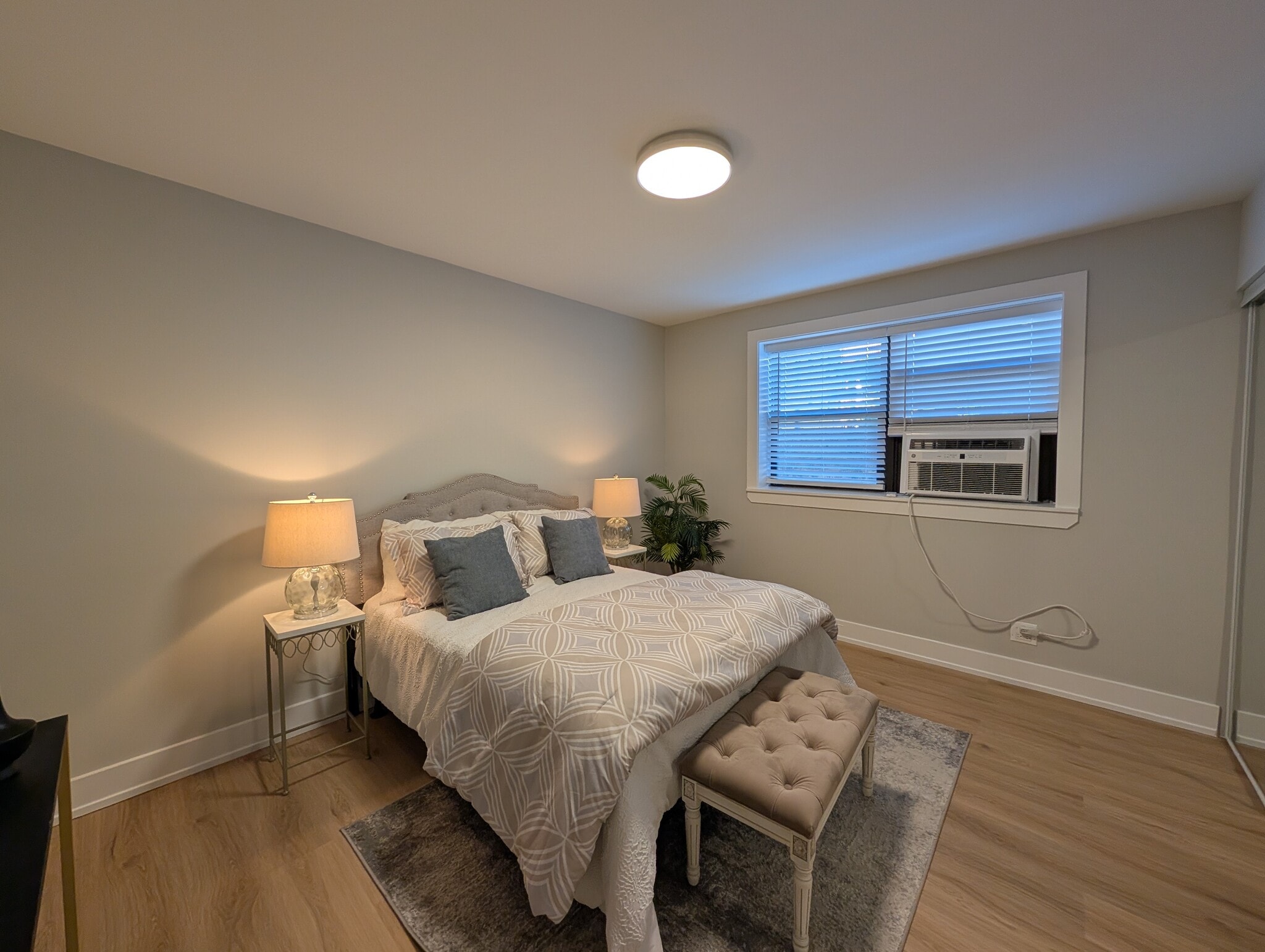 Building Photo - 540 W Aldine Ave