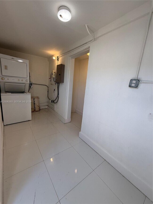 Building Photo - 6716 NW 6th Ave