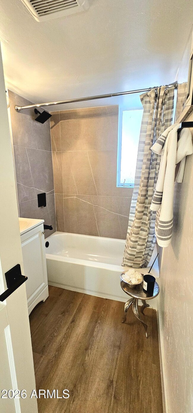 Building Photo - 1308 W Whitton Ave