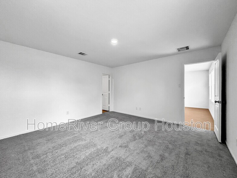 Building Photo - 6022 Starling Dr