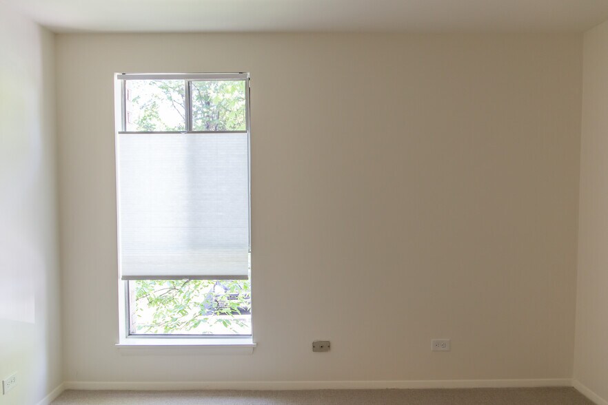 All window treatments move from top and bottom - 511 1st St N