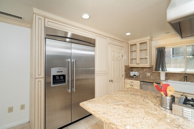 Building Photo - Beautiful & Spacious Home in Rowland Heights