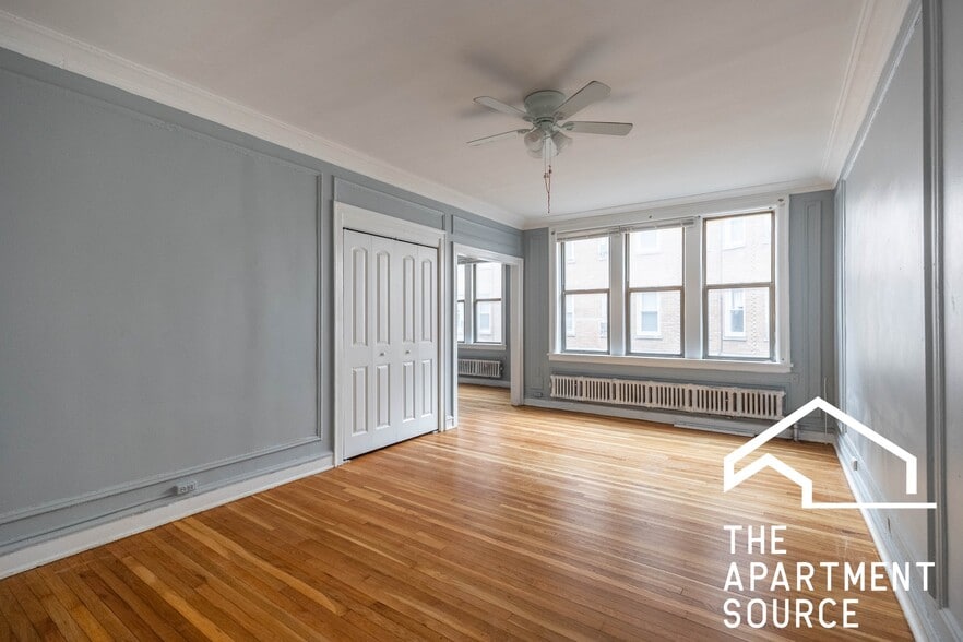 Building Photo - 1362 W Estes Ave