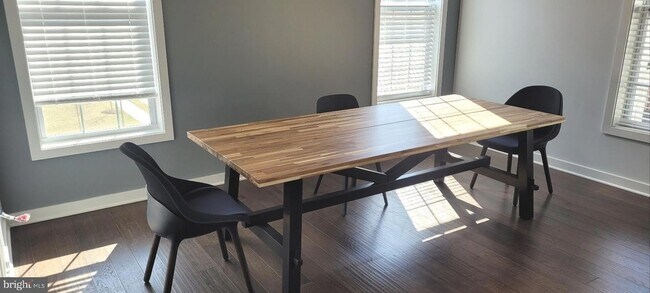 Building Photo - 23646 Hopewell Manor Terrace