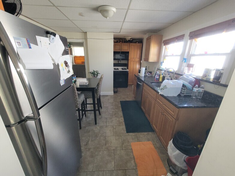 Building Photo - 94 Gill St