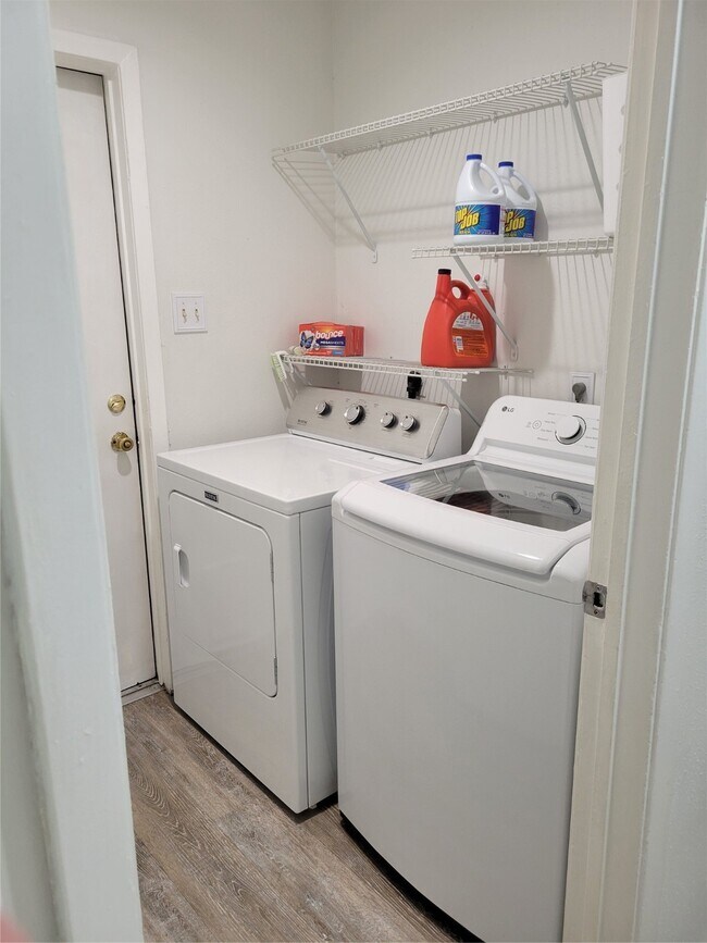 Building Photo - 3527 Almondwood Dr