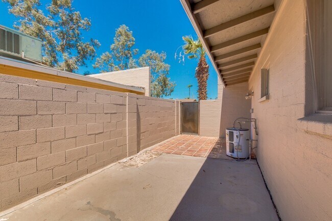 Building Photo - $0 First Month Rent! Remodeled 2 Bed Casita w/ Private Patio, W/D & Pool