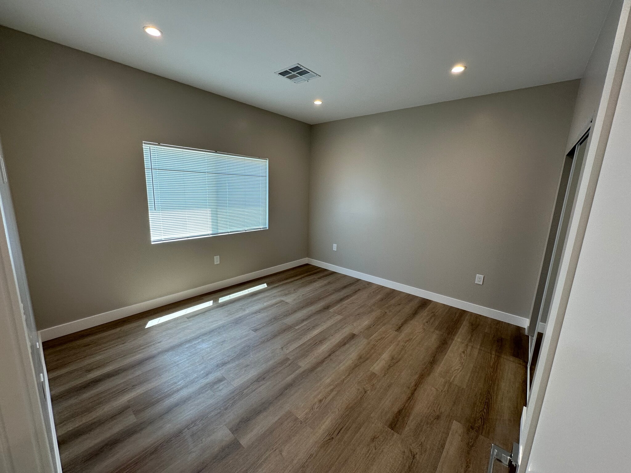 Building Photo - 8436 Oakdale Ave