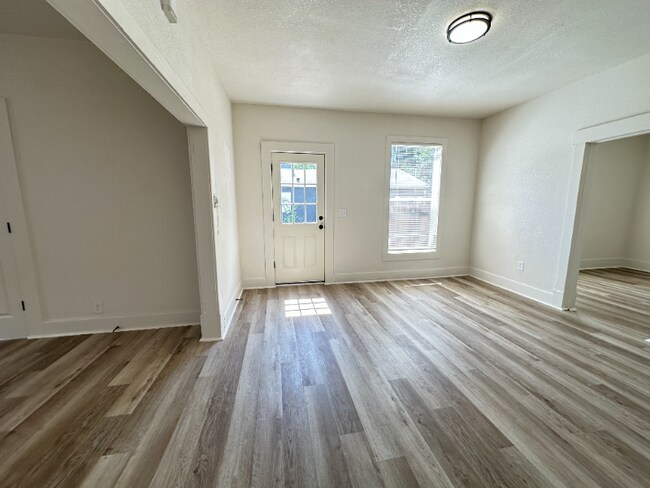 Building Photo - 118 S Monroe Ave