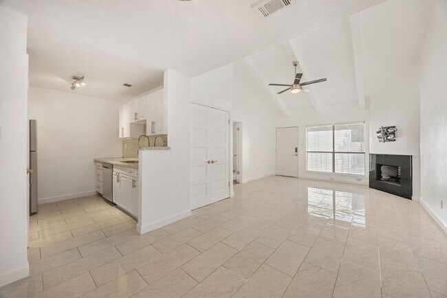 Building Photo - 5711 Sugar Hill Dr