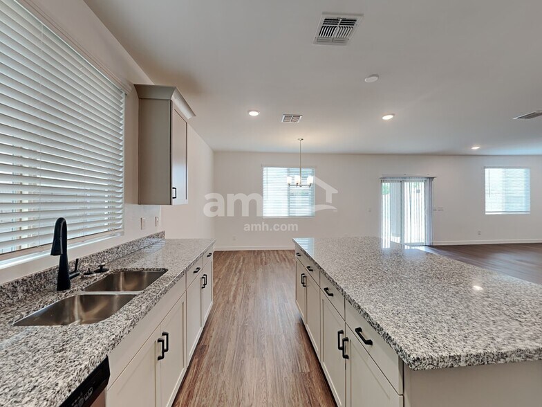 Building Photo - 4019 S 105th Dr