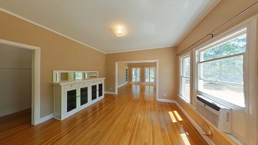 Dining room - 207 W Windsor Rd