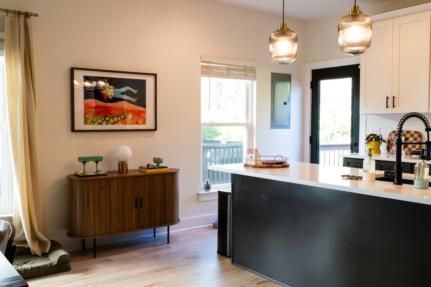 Building Photo - 3051 Hillside Rd