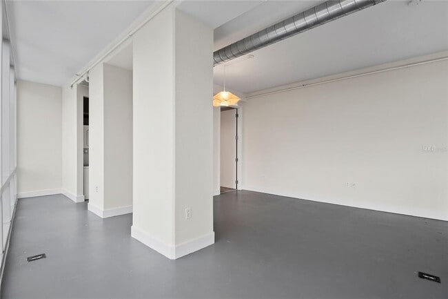 Building Photo - 150 E Robinson St