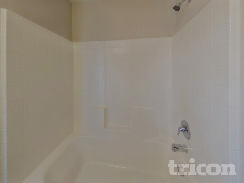 Building Photo - 6028 Parkview Hills Ln