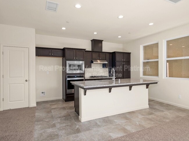 Building Photo - 555 N Cattail Ct