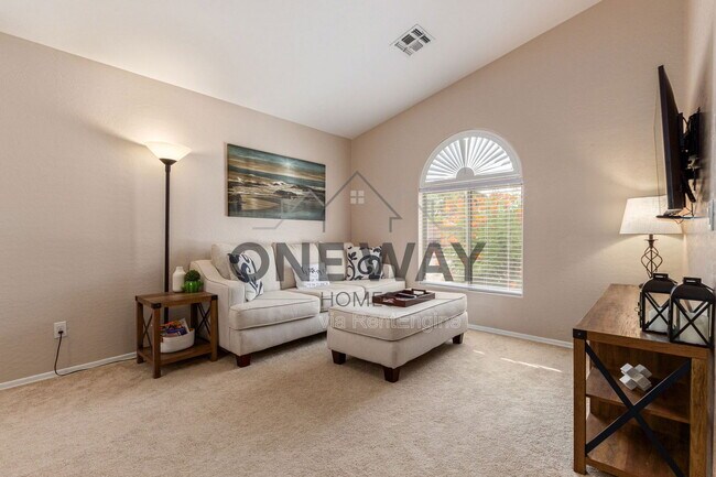 Building Photo - 543 S Wildrose