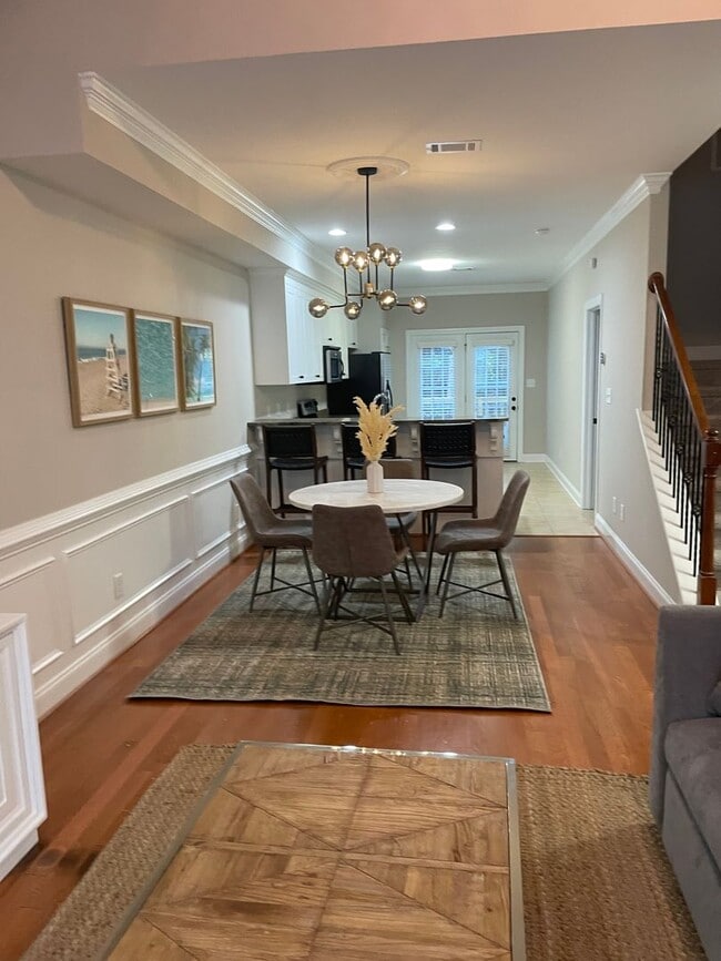 Building Photo - EXECUTIVE FULLY FURNISHED TOWNHOME IN GATED COMMUNITY