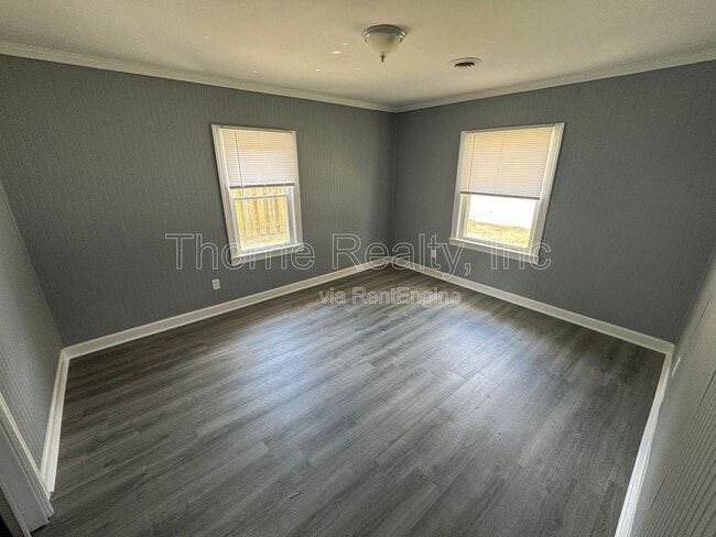 Building Photo - 305 E Battle Ave