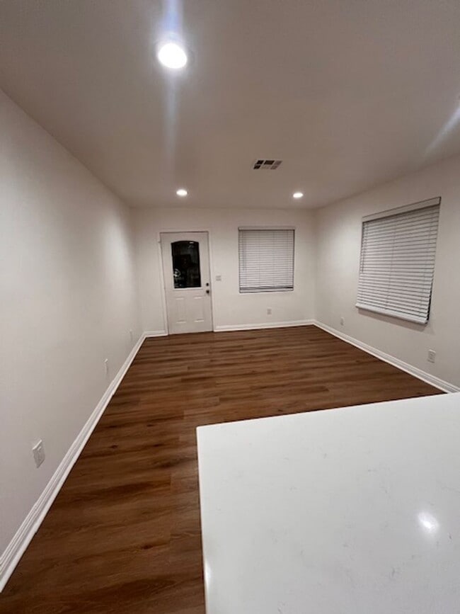 Building Photo - Gorgeous 3+2 home in Glassell Park!