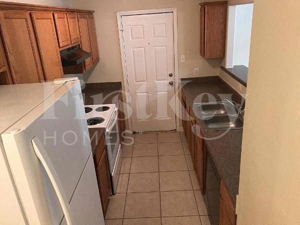 Building Photo - 2920 La Estancia Ln