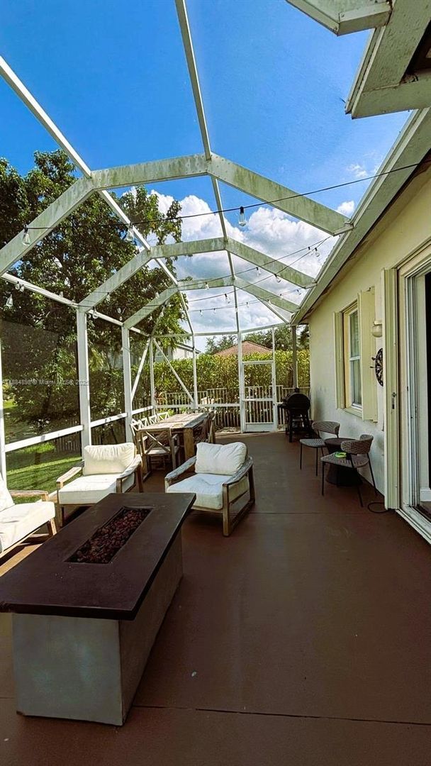 Building Photo - 3015 SW 135th Ave