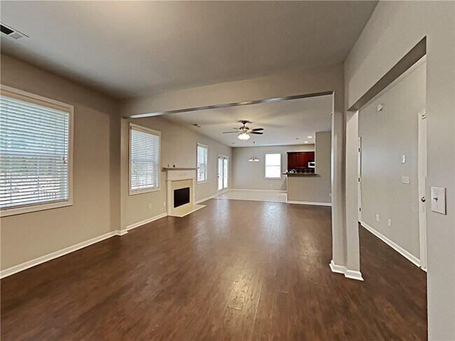 Building Photo - 2184 Longmont Dr