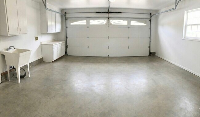 Building Photo - 20254 Meadowlark Dr