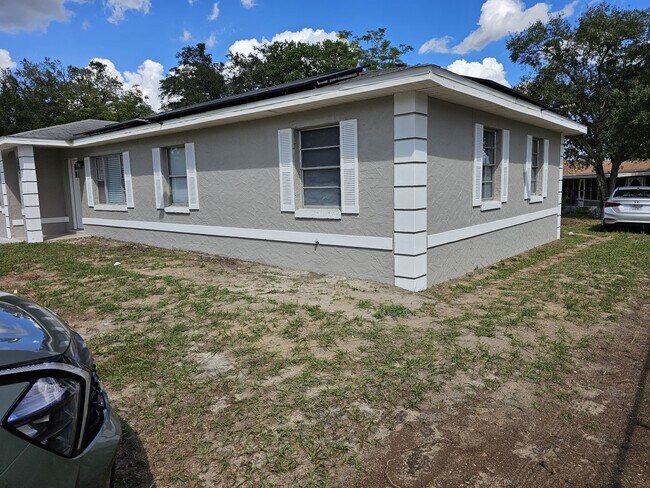 Building Photo - 2117 Lemon St