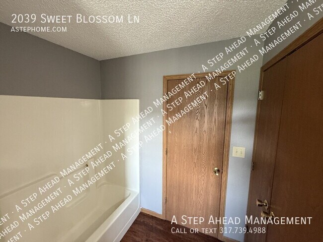 Building Photo - 2039 Sweet Blossom Ln