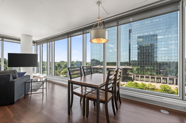 Building Photo - Gorgeous "Reflections" Condo w/ Panoramic Views, Light Rail Station, walk to Mall of America!