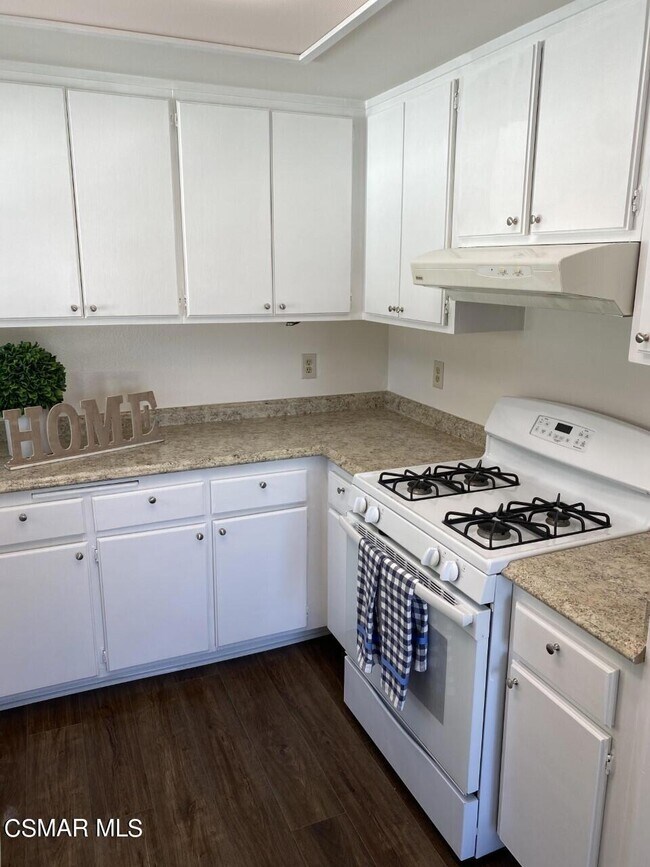 Building Photo - 224 Gazania Ct