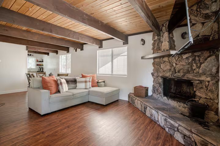 Building Photo - 336 Spruce Ln