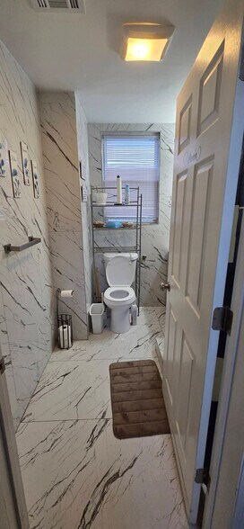 Building Photo - 35 Vernon Ave