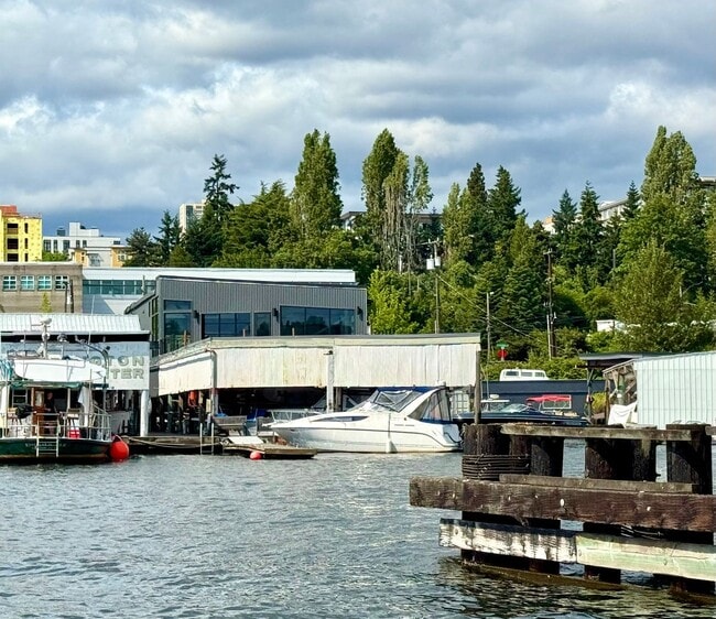 Building Photo - Lake Union Waterfront Apartment