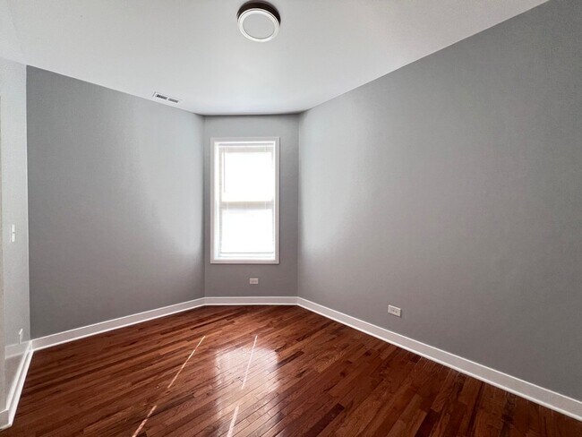 Building Photo - 6402 S Eberhart Ave