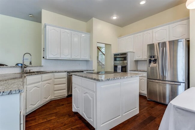 Building Photo - 2704 Orchid Dr